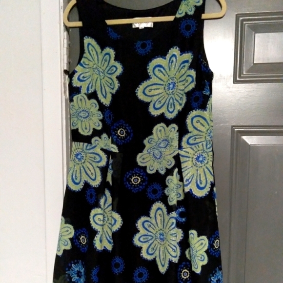 Studio I Dresses & Skirts - Studio 1 midi dress size  14. Black with blue and green flowers